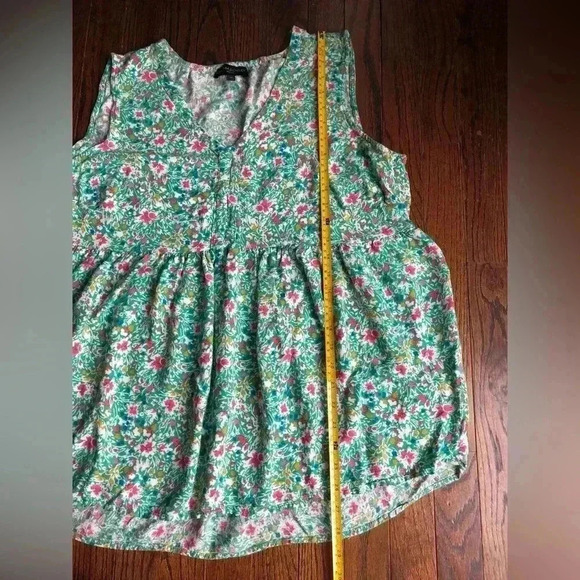 Cynthia Rowley Women’s 1X Bright Green Ruffled Floral V-Neck Sleeveless Blouse - Picture 7 of 10